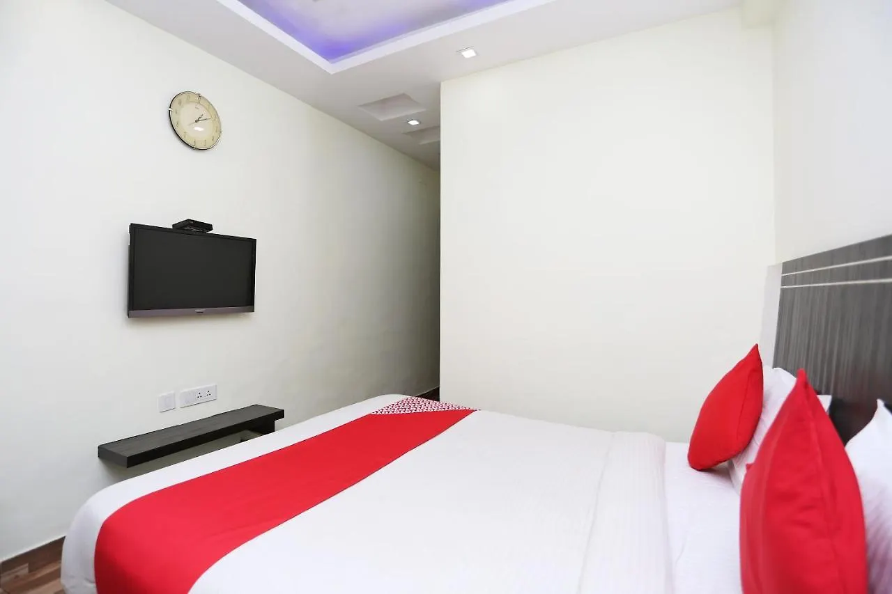 ***  Oyo 16688 Hotel Gurgaon India